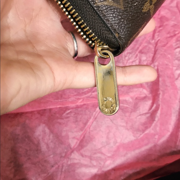 LV wallet! Used in great condition - Picture 4 of 6